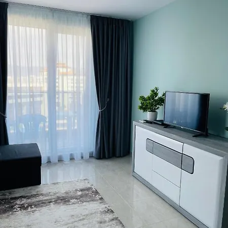 Admiral Plaza Apartment *