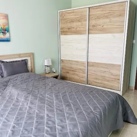 Admiral Plaza Apartment *